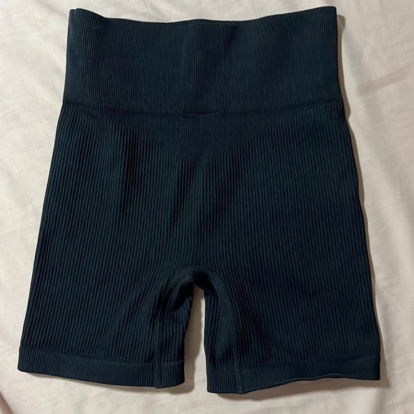 Lebod Ribbed Shorts - Picture 2 of 4
